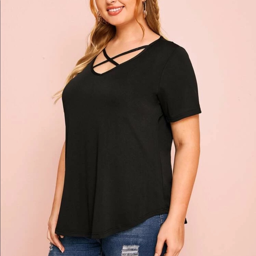 Plus size crisscross blouse - Picture 9 of 10